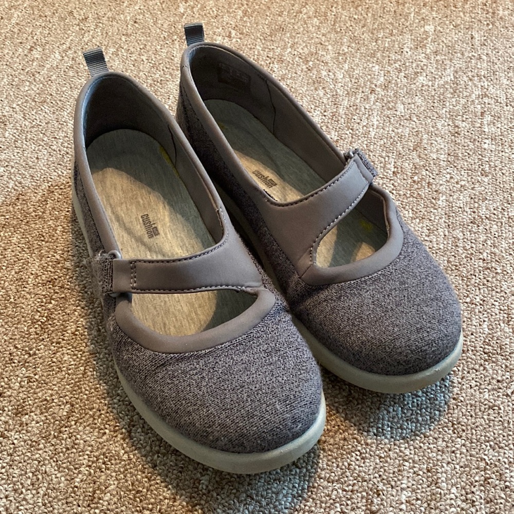 Womens shoes. Size 8